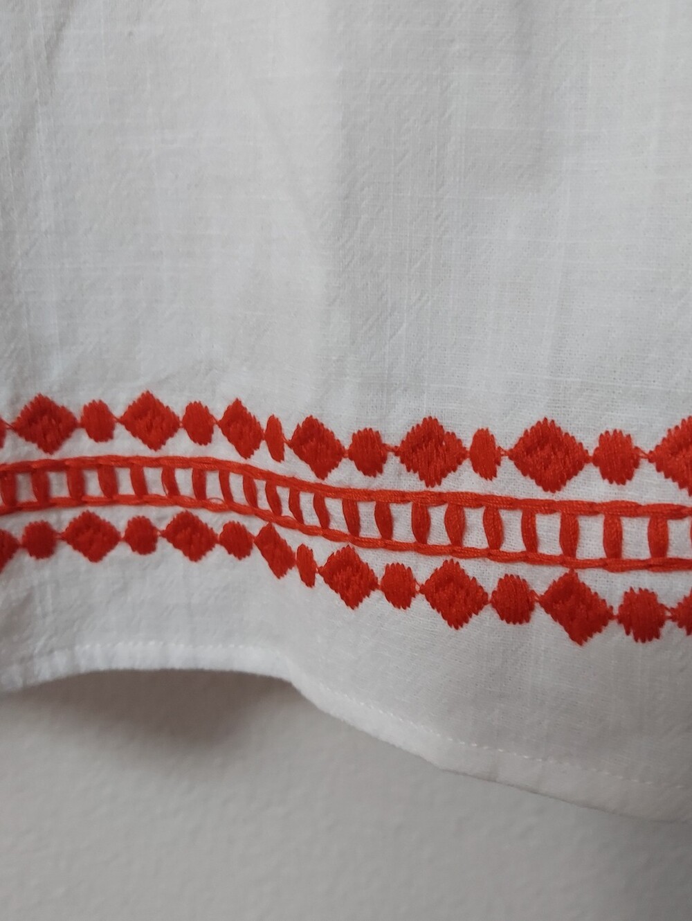 NWT Savanna Jane White Blouse with Red Geometric Embroidery - Picture 4 of 6